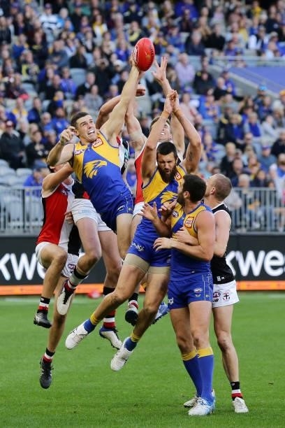 Jake Waterman of the Eagles tries the pack mark during the 2021 AFL Round 19 match between the West Coast Eagles and the St Kilda Saints at Optus...