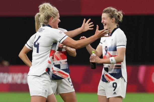Britain's forward Ellen White celebrates with teammates after Britain won the Tokyo 2020 Olympic Games women's group E first round football match...