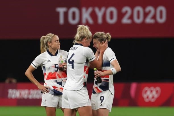 Britain's forward Ellen White celebrates with teammates after Britain won the Tokyo 2020 Olympic Games women's group E first round football match...