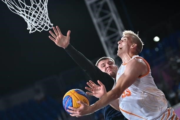 Netherlands' Ross Bekkering fights for the ball with Russia's Ilia Karpenkov during the men's first round 3x3 basketball match between Netherlands...
