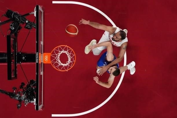 Czech Republic's David Jelinek fights for the rebound with Iran's Hamed Haddadi in the men's preliminary round group A basketball match between Iran...