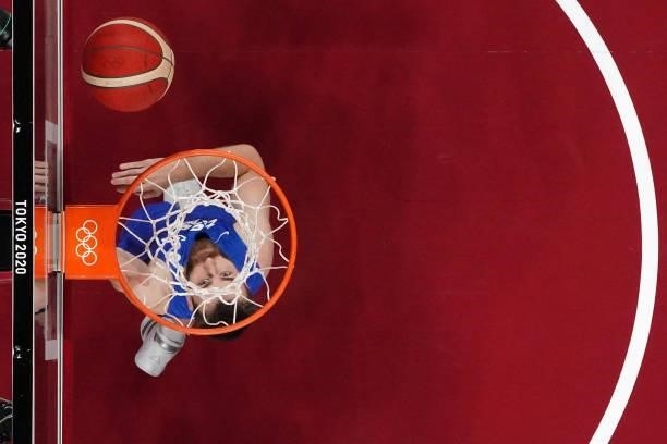 Czech Republic's David Jelinek goes to the basket in the men's preliminary round group A basketball match between Iran and Czech Republic during the...