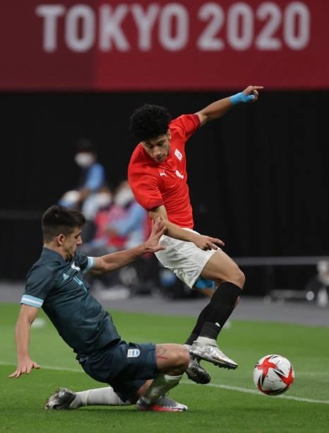 Egypt's midfielder Ammar Hamdy fights for the ball with Argentina's defender Hernan De La Fuente during the Tokyo 2020 Olympic Games men's group C...