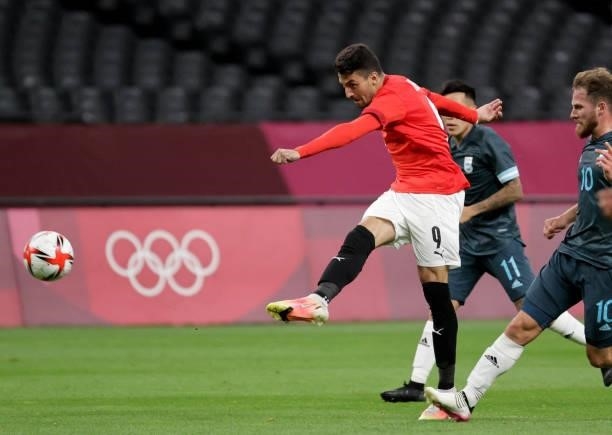 Egypt's midfielder Taher Mohamed shoots in front of Argentina's midfielder Esequiel Barco and midfielder Alexis Mac Allister during the Tokyo 2020...