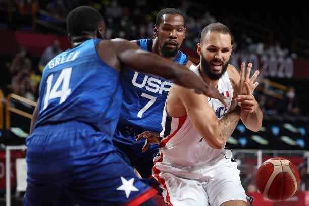 France's Evan Fournier fights for the ball with USA's Draymond Jamal Green during the men's preliminary round group A basketball match between France...