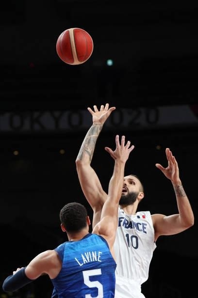 France's Evan Fournier takes a shot as USA's Zachary Lavine tries to block in the men's preliminary round group A basketball match between France and...