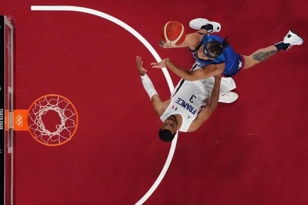 S Javale Mc Gee goes to the basket past France's Timothe Luwawu Kongbo in the men's preliminary round group A basketball match between France and USA...