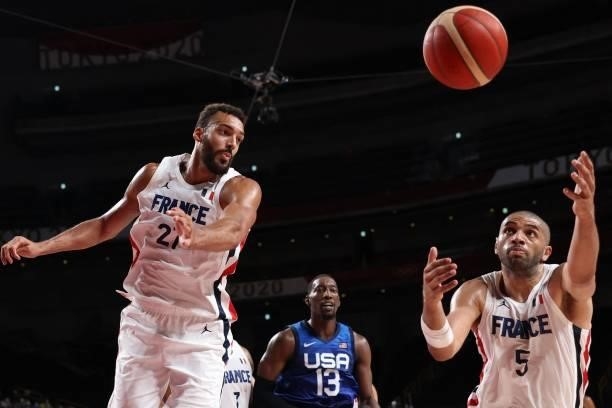 France's Rudy Gobert and Nicolas Batum run to collect the ball in the men's preliminary round group A basketball match between France and USA during...