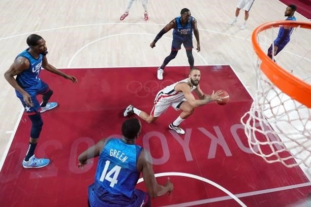 France's Evan Fournier goes for the basket during the men's preliminary round group A basketball match between France and USA during the Tokyo 2020...
