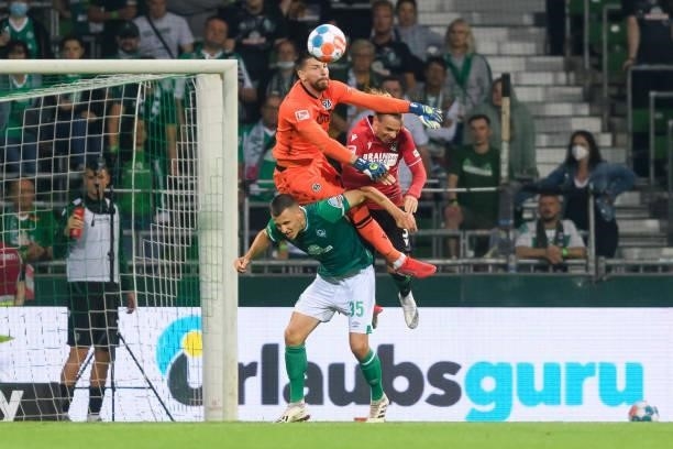 Maximilian Eggestein of SV Werder Bremen, goalkeeper Ron-Robert Zieler of Hannover 96 and Niklas Hult of Hannover 96 battle for the ball during the...