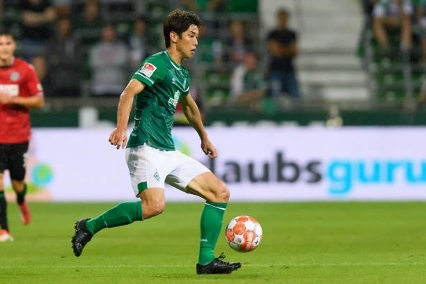 Yuya Osako of SV Werder Bremen controls the ball during the Second Bundesliga match between SV Werder Bremen and Hannover 96 at Wohninvest...