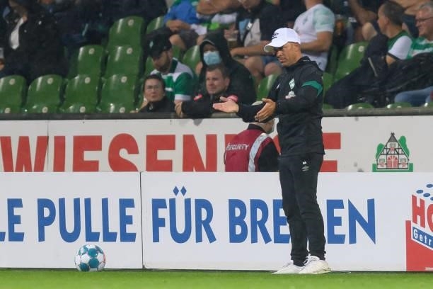 Head coach Markus Anfang of SV Werder Bremen gestures during the Second Bundesliga match between SV Werder Bremen and Hannover 96 at Wohninvest...