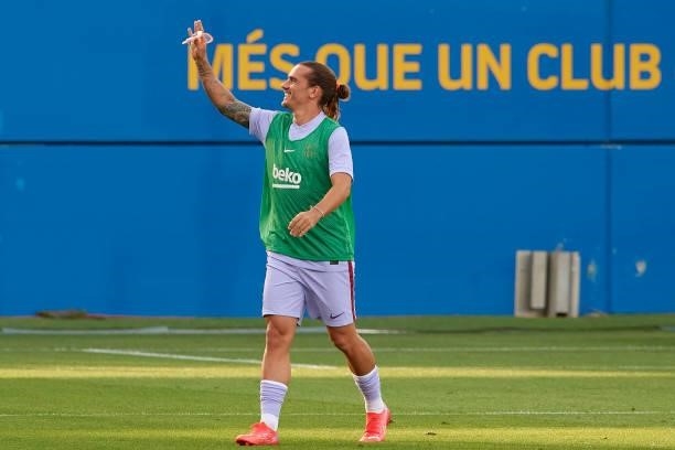 Antoine Griezmann of Barcelona during the warm-up before the pre-season friendly match between FC Barcelona and Girona FC at Estadi Johan Cruyff on...