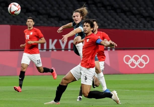 Argentina's forward Pedro De La Vega shoots among Egypt's defender Mahmoud El Wench and defender Ahmed Hegazi during the Tokyo 2020 Olympic Games...