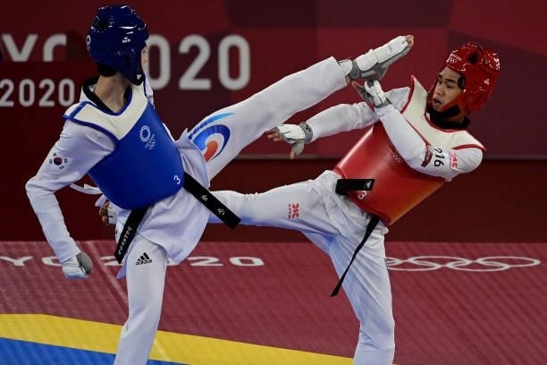 South Korea's Jang Jun and Philippines' Kurt Bryan Barbosa compete in the taekwondo men's -58kg elimination round bout during the Tokyo 2020 Olympic...