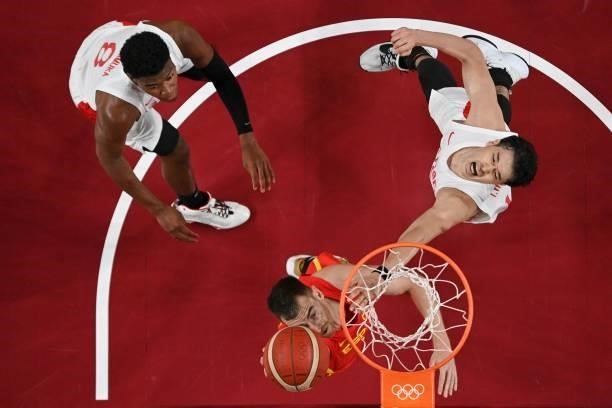Spain's Victor Claver goes for the basket past Japan's Yuta Watanabe in the men's preliminary round group C basketball match between Japan and Spain...