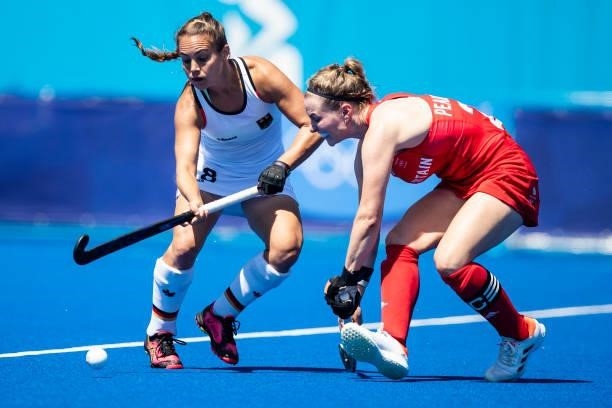 Lisa Altenburg of Germany and Hollie Pearne-Webb of Great Britain compete on day two during the women's hockey group A preliminary round match...