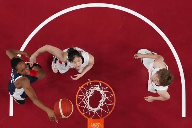 France's Sandrine Gruda fights for a rebound with Japan's Moeko Nagaoka in the women's preliminary round group B basketball match between France and...