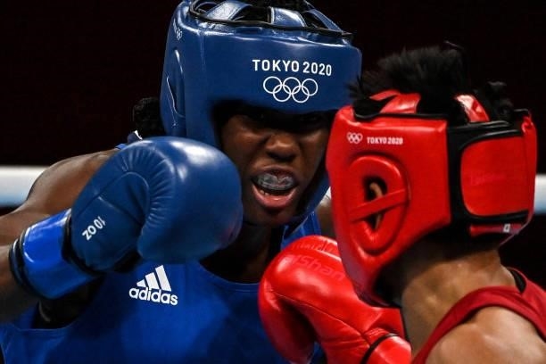 Thailand's Sudaporn Seesondee and Ecuador's Maria Jose Palacios Espinoza fight during their women's light preliminaries boxing match during the Tokyo...
