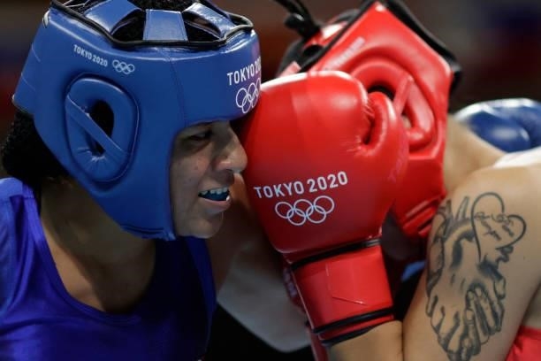 Italy's Rebecca Nicoli and Mexico's Esmeralda Falcon Reyes fight during their women's light preliminaries boxing match during the Tokyo 2020 Olympic...