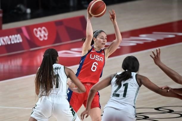 S Sue Bird prepares to pass the ball in the women's preliminary round group B basketball match between Nigeria and USA during the Tokyo 2020 Olympic...