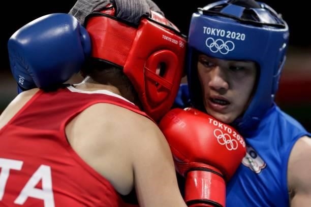 Italy's Angela Carini and Chinese Taipei's Nien-Chin Chen fight during their women's welter preliminaries round of 16 boxing match during the Tokyo...