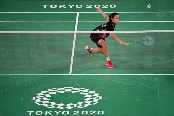 Singapore's Yeo Jia Min hits a shot to Mexico's Haramara Gaitan in their women's singles badminton group stage match during the Tokyo 2020 Olympic...