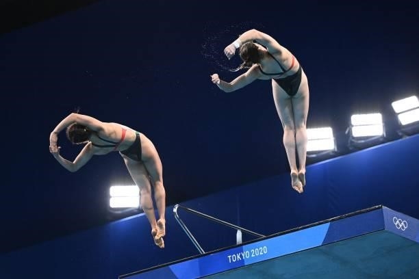 Mexico's Alejandra Orozco Loza and Mexico's Gabriela Agundez Garcia compete in the women's synchronised 10m platform diving final event during the...