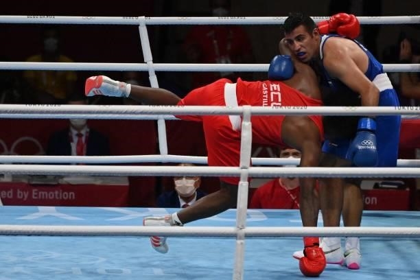 Ecuador's Julio Cesar Castillo Torres and Jordan's Hussein Geishas Hussein Iashaish fight during their men's heavy preliminaries round of 16 boxing...