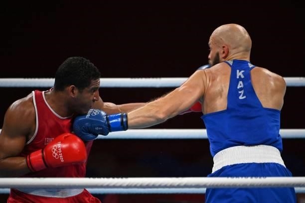 Spain's Enmanuel Reyes Pla and Kazakhstan's Vassiliy Levit fight during their men's heavy preliminaries round of 16 boxing match during the Tokyo...