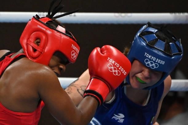 S Oshae Lanae Jones and Mexico's Brianda Tamara Cruz Sandoval fight during their women's welter preliminaries round of 16 boxing match during the...