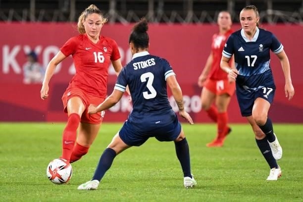 Canada's forward Evelyne Viens fights for the ball with Britain's defender Demi Stokes and Britain's forward Georgia Stanway during the Tokyo 2020...