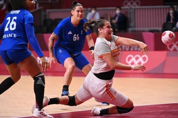 Spain's pivot Ainhoa Hernandez Serrador shoots during the women's preliminary round group B handball match between France and Spain of the Tokyo 2020...