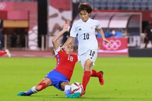 Chile's defender Camila Saez attempts to tackle Japan's forward Mana Iwabuchi during the Tokyo 2020 Olympic Games women's group E first round...