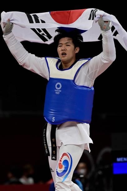 South Korea's In Kyo-don celebrates after winning the taekwondo men's +80kg bronze medal A bout during the Tokyo 2020 Olympic Games at the Makuhari...