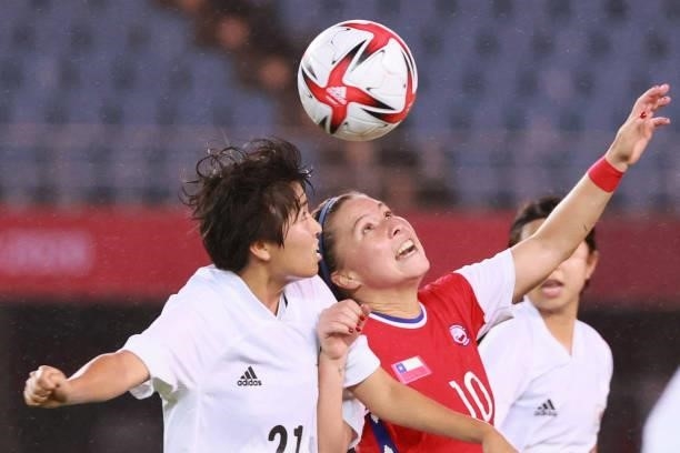 Japan's midfielder Momoka Kinoshita fights for the ball with Chile's midfielder Yanara Aedo during the Tokyo 2020 Olympic Games women's group E first...