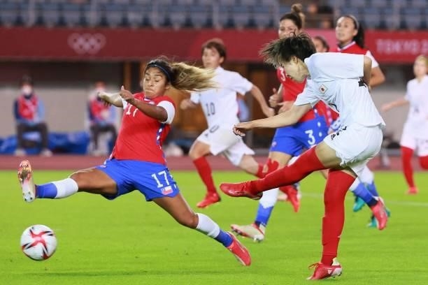 Japan's midfielder Jun Endo shoots but fails to score as Chile's defender Javiera Toro tries to defend during the Tokyo 2020 Olympic Games women's...
