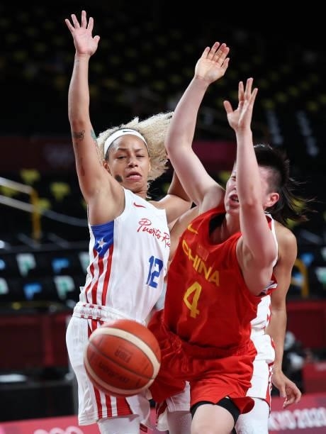 Puerto Rico's Dayshalee Salaman blocks China's Li Yuan in the women's preliminary round group C basketball match between China and Puerto Rico during...
