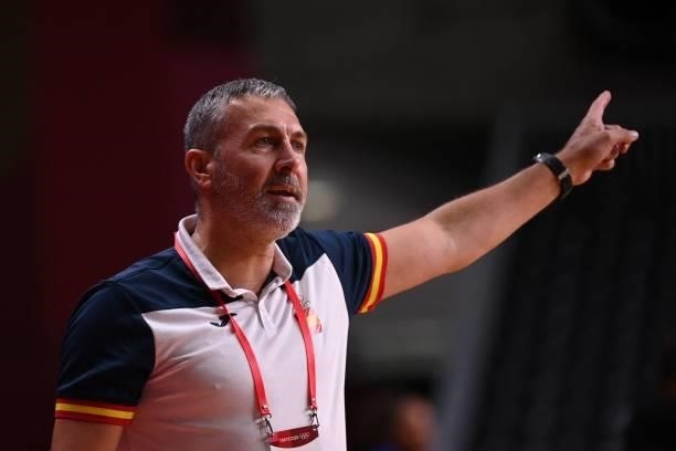 Spain's coach Carlos Enrique Viver Arza gestures during the women's preliminary round group B handball match between France and Spain of the Tokyo...