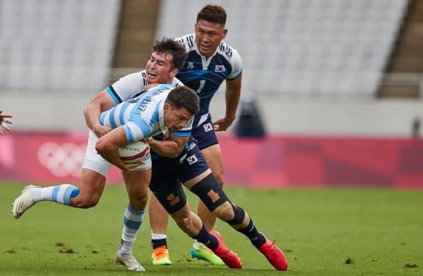 Lautaro Bazan of Argentina battle for the ball during the Rugby Pool A match between Argentina and Republic of Korea on day four of the Tokyo 2020...