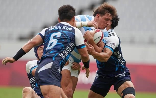 Nam Uk Kim of South Korea, Luciano Gonzalez of Argentina and Jinkyu Lee of South Korea battle for the ball during the Rugby Pool A match between...