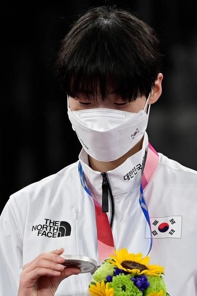 Silver medalist South Korea's Lee Da-bin poses on the podium after the taekwondo women's +67kg bronze medal A bout during the Tokyo 2020 Olympic...