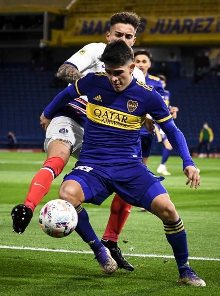 Vicente Taborda of Boca Juniors fights for the ball with Gabriel Rojas of San Lorenzo during a match between Boca Juniors and San Lorenzo as part of...