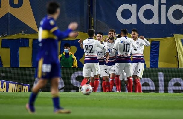 Gino Peruzzi of San Lorenzo celebrates with teammates after scoring the first goal of his team during a match between Boca Juniors and San Lorenzo as...