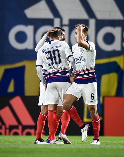 Gino Peruzzi and Federico Gattoni of San Lorenzo celebrate after winning a match between Boca Juniors and San Lorenzo as part of Torneo Liga...