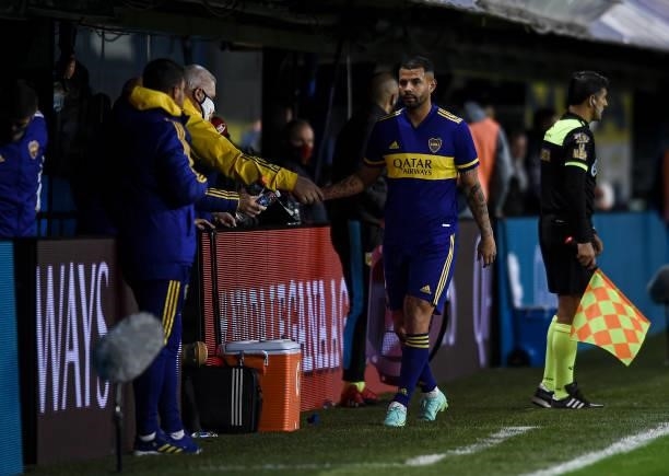 Edwin Cardona of Boca Juniors greets after being replaced during a match between Boca Juniors and San Lorenzo as part of Torneo Liga Profesional 2021...