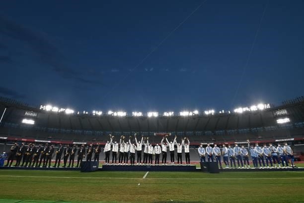 Silver medallists from New Zealand, gold medallists from Fiji and bronze medallists from Argentina stand on the podium for the victory ceremony after...