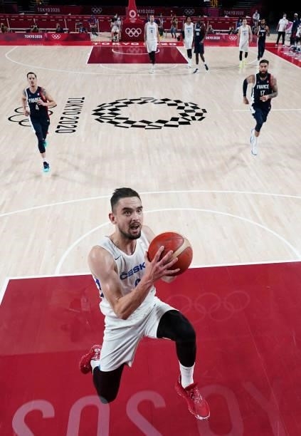 Czech Republic's Tomas Satoransky goes to the basket during the men's preliminary round group A basketball match between France and Czech Republic of...