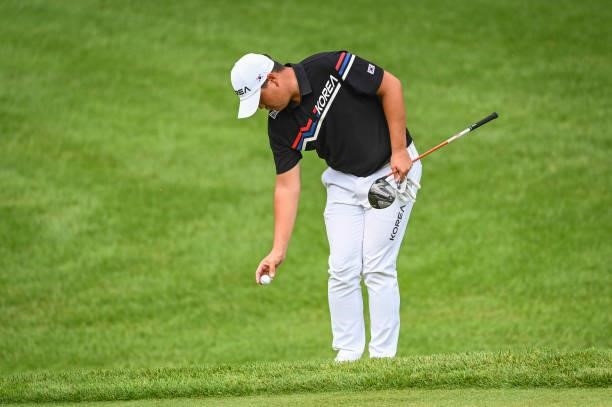 Sungjae Im of South Korea takes a relief drop on the 15th hole during the first round of Mens Individual Stroke Play Golf on day six of the Tokyo...
