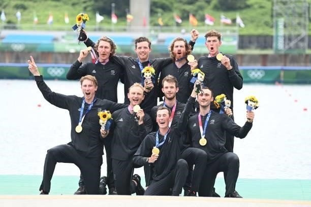 Gold medalists New Zealand's Thomas Mackintosh, Hamish Bond, Tom Murray, Michael Brake, Daniel Williamson, Phillip Wilson, Shaun Kirkham, Matt...